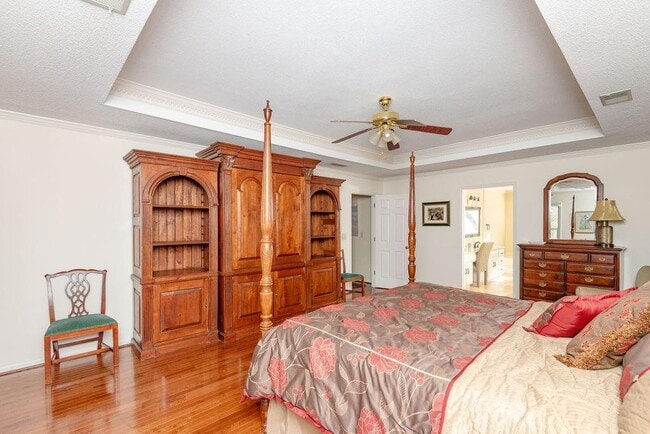 Building Photo - 10315 Crescent Ridge Dr