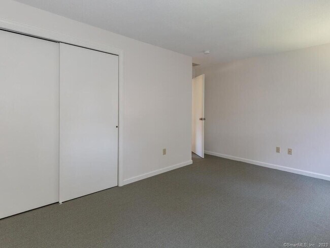 Building Photo - 26 Woodside Dr