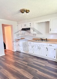 Building Photo - Unity Dr 810-812