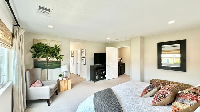 Building Photo - Beautiful "Model" Home in the Horse Creek ...