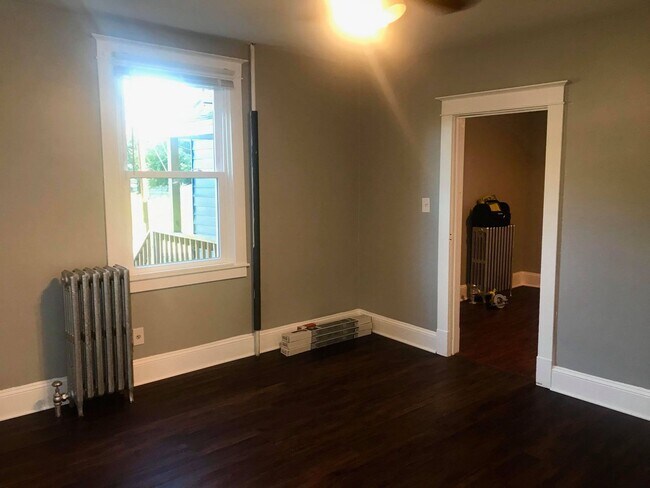 Building Photo - Charming 3 Bedroom/ 1 Bathroom Home in Dundalk, MD!