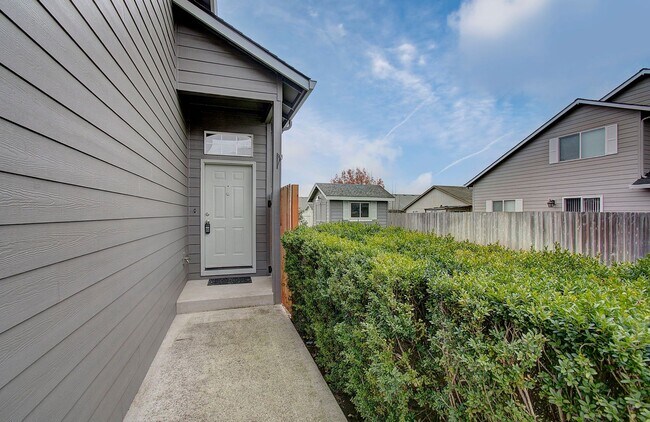 Building Photo - Moore 12918 &amp; 5000