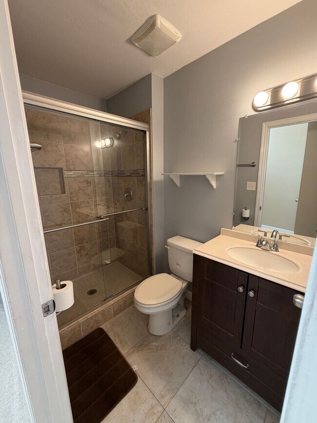 Building Photo - Coastal Living in the Heart of Destin