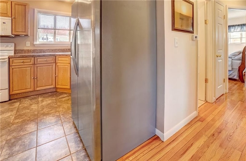 Building Photo - 99 Putney Dr