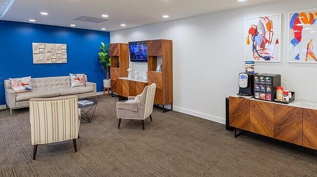 Building Photo - 1200 S Courthouse Rd