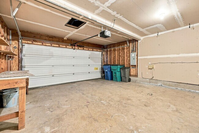 Building Photo - 15600 NE Noble St