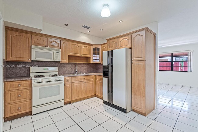 Building Photo - 1028 W 30th St