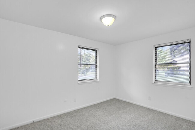 Building Photo - 2222 Bacon Park Dr