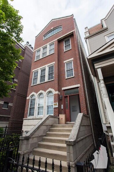 Building Photo - 1320 W Diversey Pky