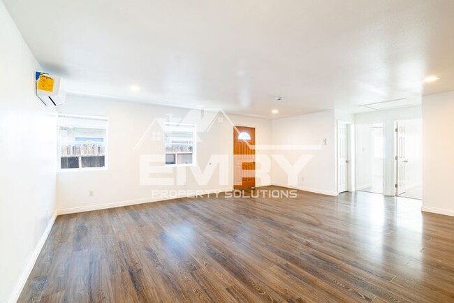 Building Photo - Beautiful 2 Bed Apartment in Huntington Pa...