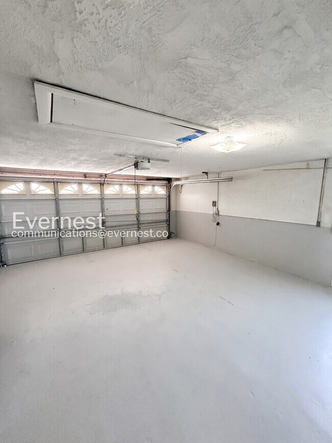 Building Photo - 7810 Cayuga Dr