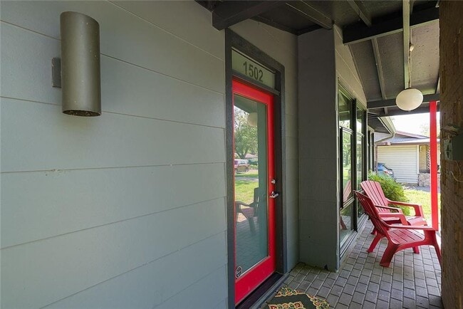 Building Photo - 1502 Corona Dr