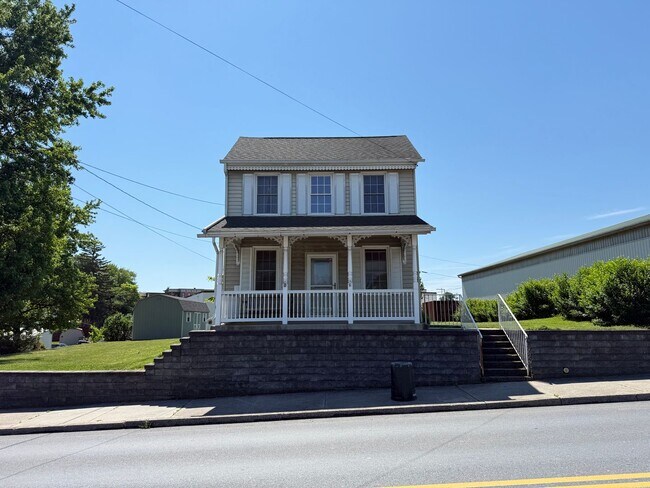 Building Photo - 147 Manheim St
