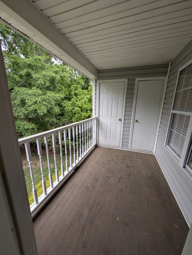 Building Photo - 132 Rivertree Ln