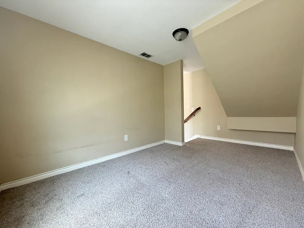Building Photo - Room in Townhome on Oceanside Dr
