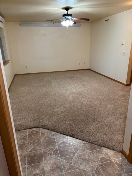 Building Photo - 727 Mustang Dr