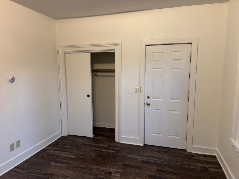 Building Photo - 000 Vine St