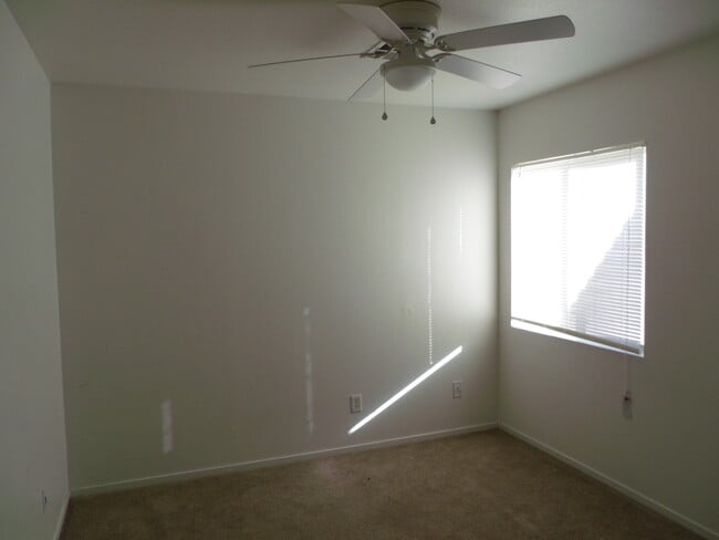 Building Photo - Large Single Family Home in Northwest