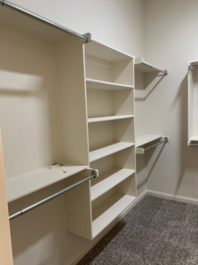 Building Photo - 3 bedroom, 3 bathroom, 2 car garage with a study in Gated Neighborhood