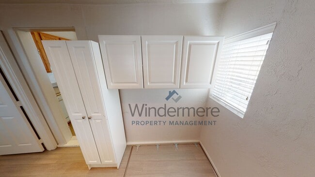 Building Photo - 207 N Spokane St