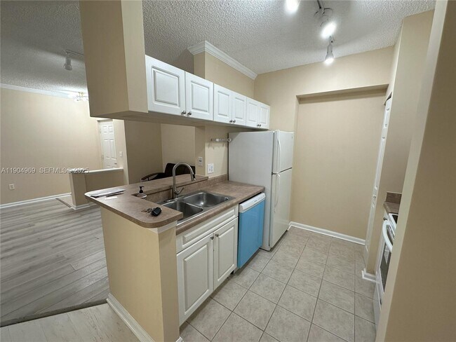 Building Photo - 17150 N Bay Rd