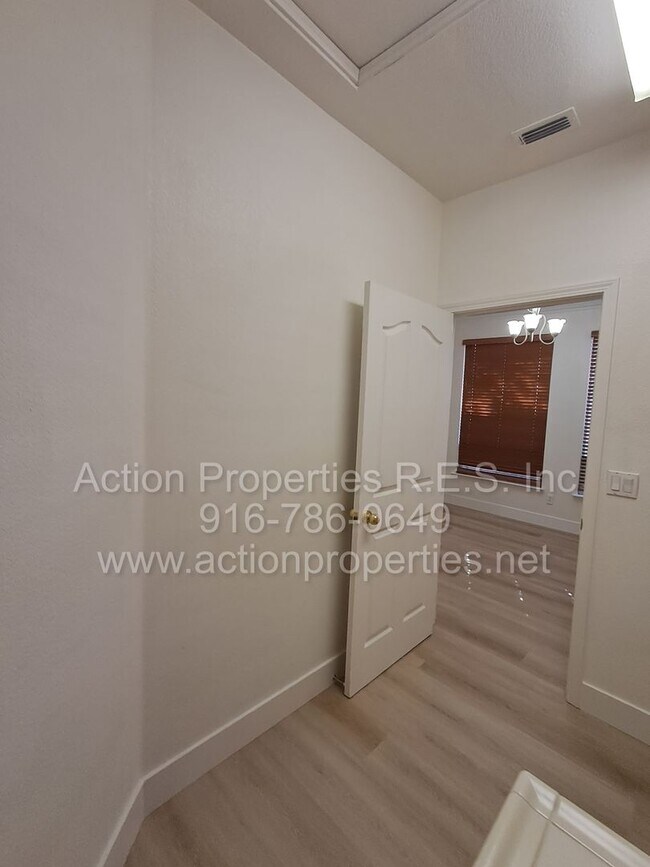 Building Photo - Action Properties R.E.S. Inc. Offering Beautiful Highland Park Single Story 3 Car, 4 Bedroom, Gar...