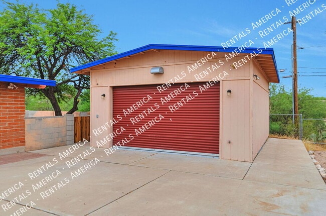 Building Photo - 7002 E Kirkland Dr
