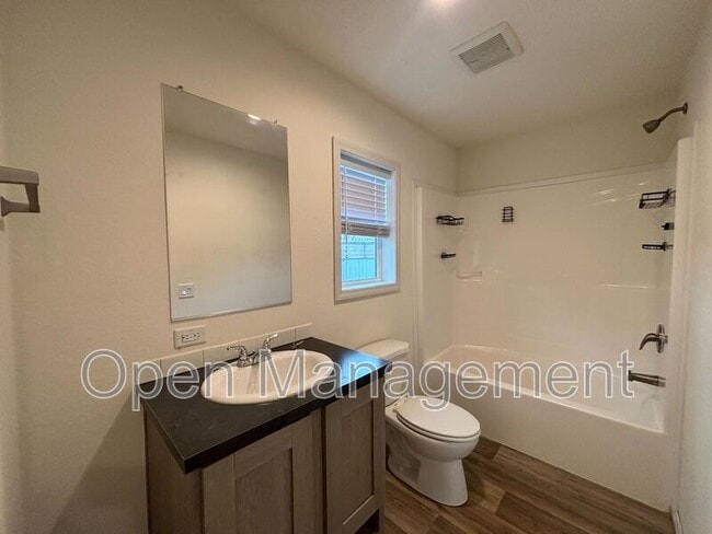 Building Photo - 700 S 12th St