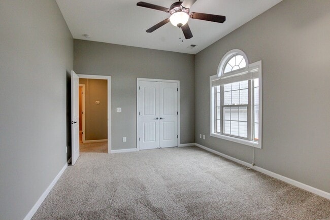 Building Photo - Executive Home on Cul de sac off exit 8.  Hurry.