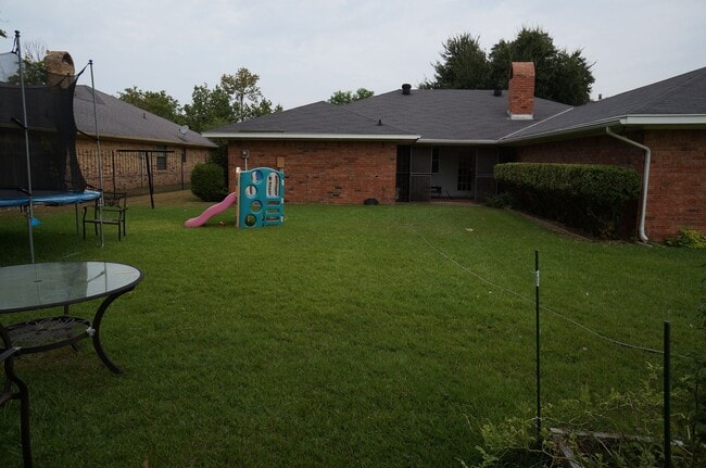 Building Photo - 601 Rock Hollow Dr