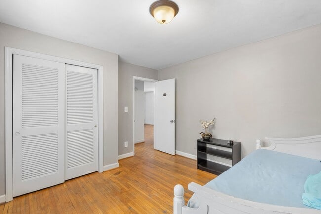 Building Photo - 918 McAlway Rd