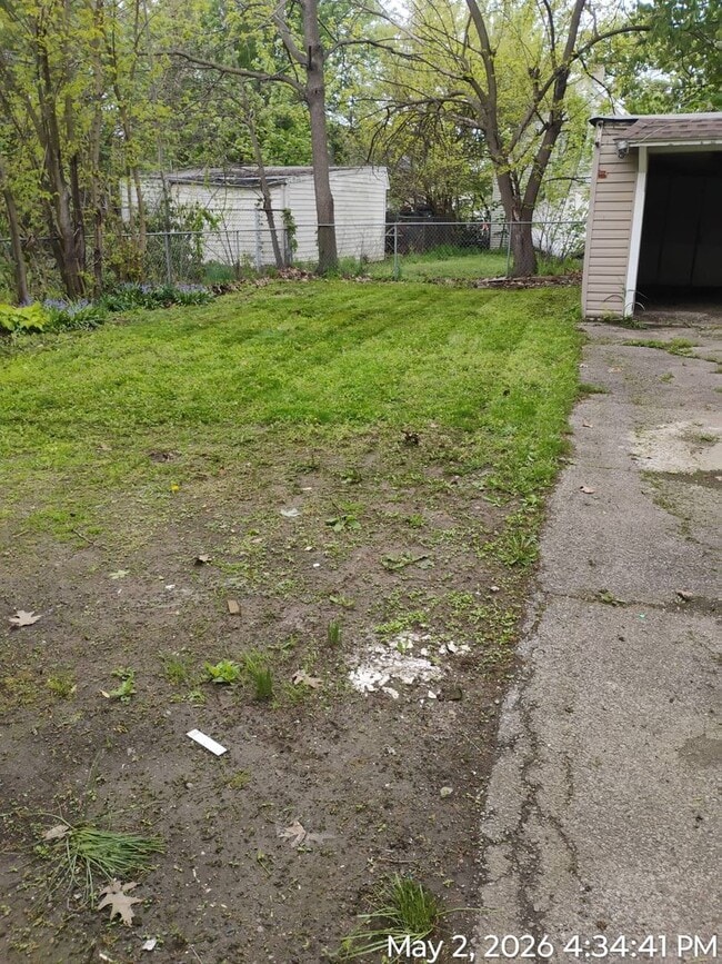 Building Photo - 6015 Hosmer Ave