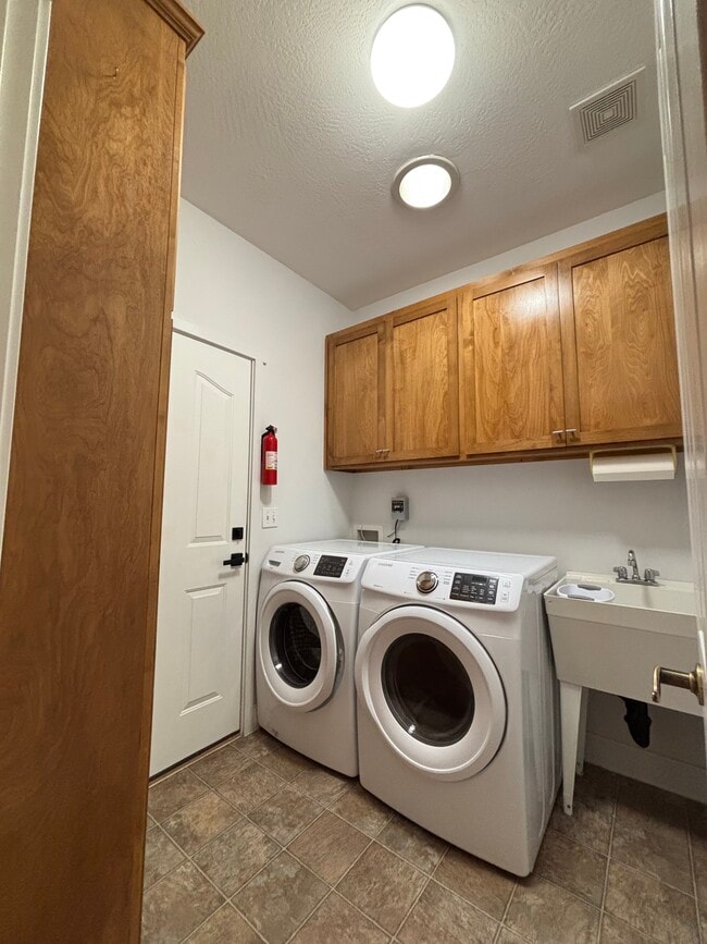 Building Photo - 2537 Eagle Creek Ln