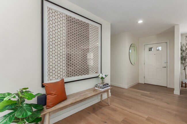Building Photo - Spacious 2 Bed, 2 Bath Woodland Park Townhome