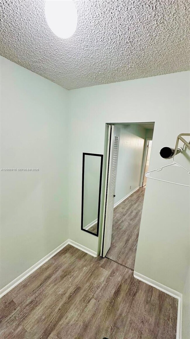 Building Photo - 2091 Coral Ridge Dr