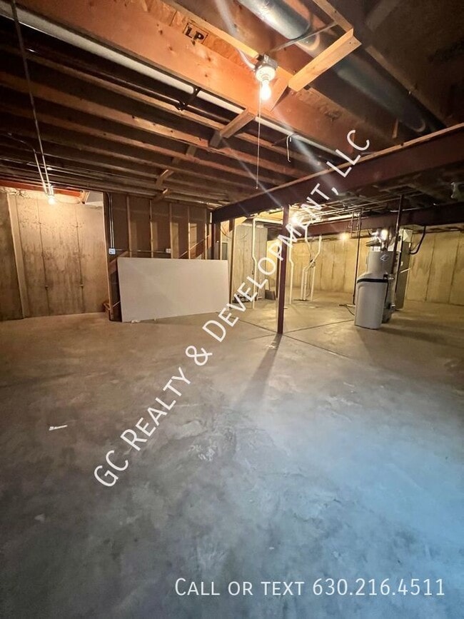 Building Photo - 2101 Emma Ave