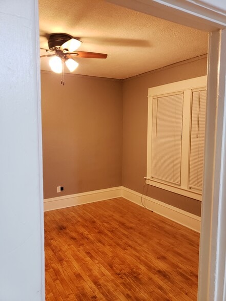 Building Photo - 1751 S 60th St