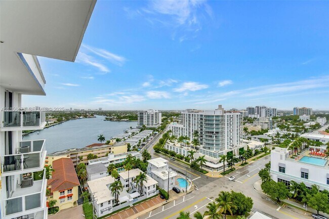 Building Photo - 336 N Birch Rd