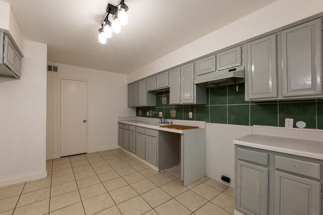 Building Photo - 8486 Ariel St