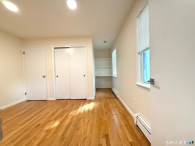 Building Photo - 299 Villa Ave