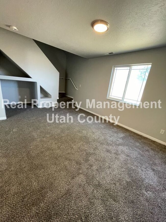 Building Photo - 2252 Harvest Moon Dr