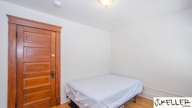 Building Photo - 931 Dewey Ave