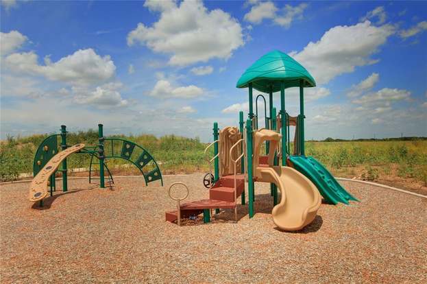 Building Photo - 16625 Hidden Cove Dr