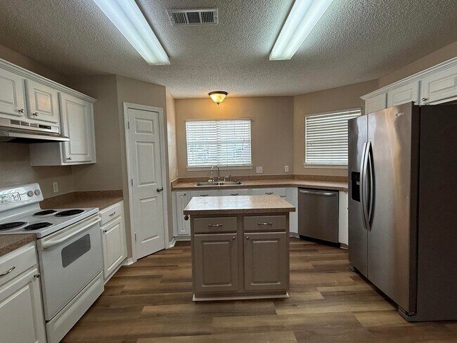 Building Photo - 280 Limestone Cir