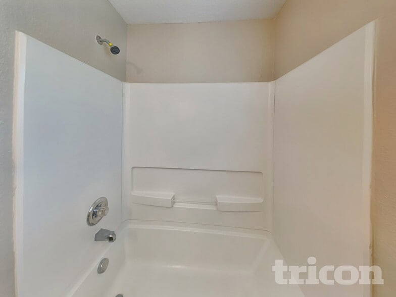 Building Photo - 7307 Circle Farm