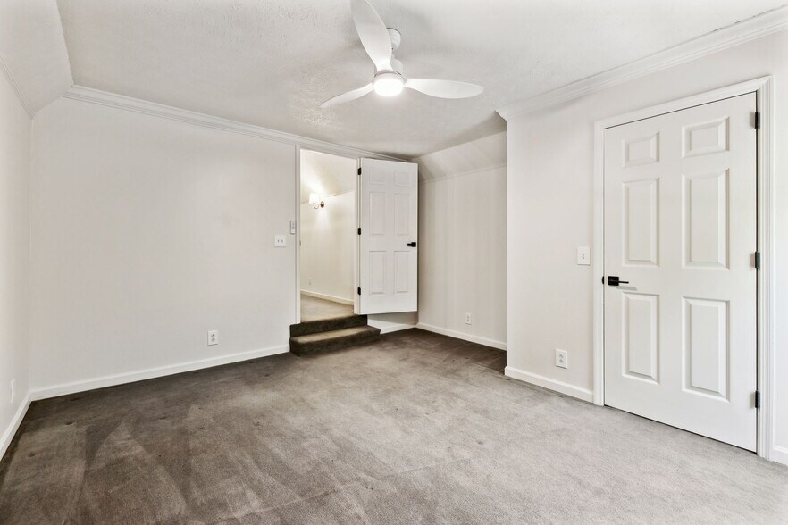 Building Photo - 316 McCoin Dr