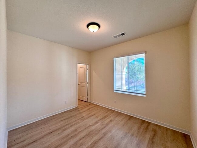 Building Photo - Stunning 2021 built 4 bedroom home for LEA...