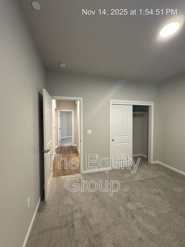 Building Photo - 519 S Summit St