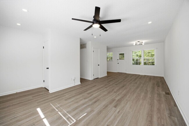 Building Photo - Fully Renovated 3 Bed / 2 Bath Ranch Near Downtown Raleigh & the Greenway!