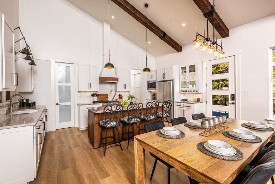 Building Photo - 3373 Mountain View Blvd